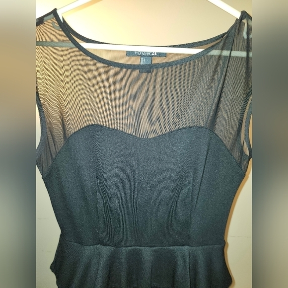 Peplum dress with short  sleeves and sheer bodice - Picture 7 of 11